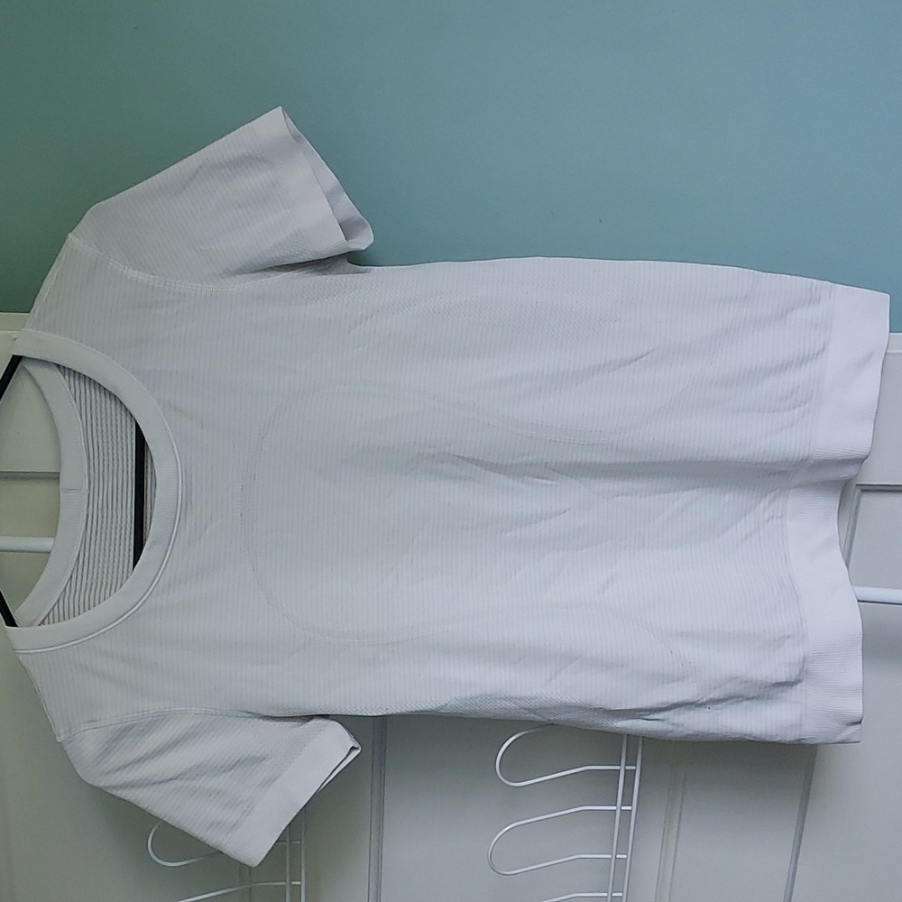Lululemon Swiftly Tech Short-Sleeved Shirt Perforated Athletic Activewear Run